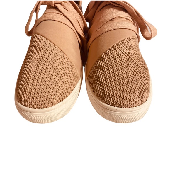Steve Madden Rose Sneakers ~ LANCER ~ Size 8.5 ~ MINT CONDITION - Picture 6 of 7